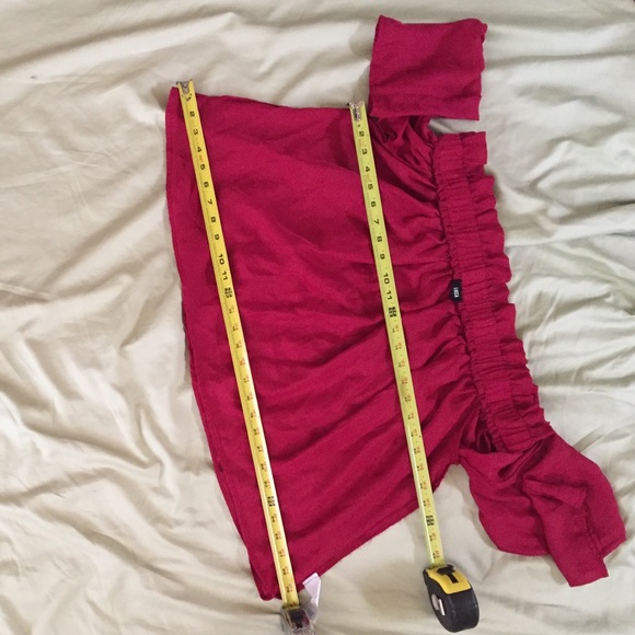 Woman’s off-shoulder top - Picture 8 of 8